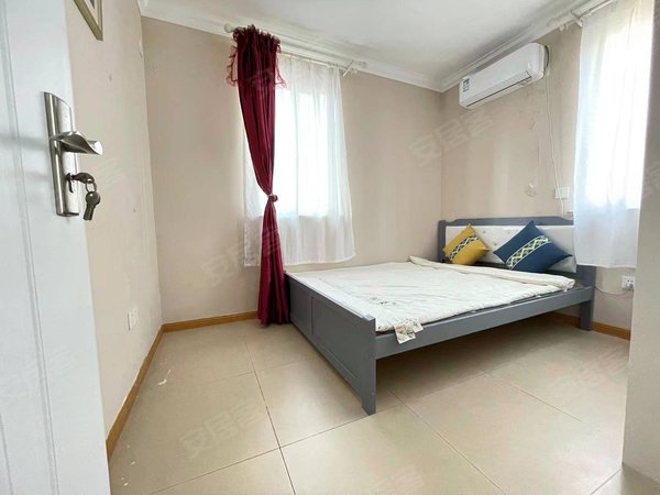 上海浦东陆家嘴东港公寓电梯两房陪读好房  两个房间差不多大 装修还