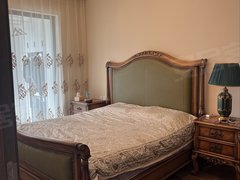 青岛黄岛隐珠融创中心融悦豪装套三双卫出租家具家电齐全，租金2300出租房源真实图片