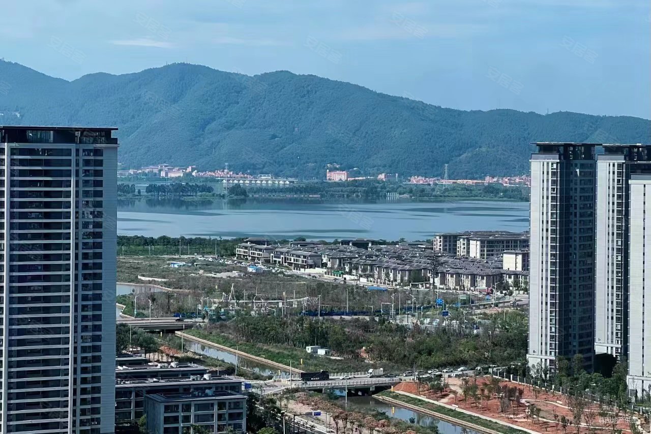 融创文旅城铭海花园北区二手房,335万,4室2厅,3卫,171平米-昆明安