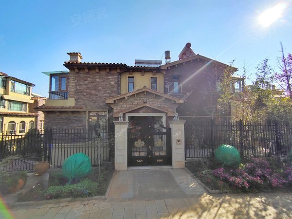 安宁滇池卫城悦湖郡滇池度假区 球道边精装双拼别墅适合会所 接待 带