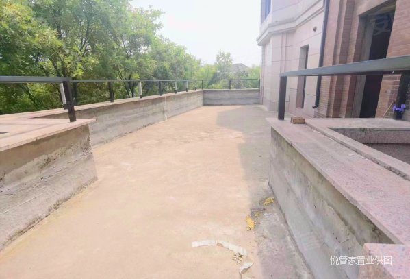 曲江芙蓉园旁中海铂宫独栋别墅毛坯上下四层大花园价可谈