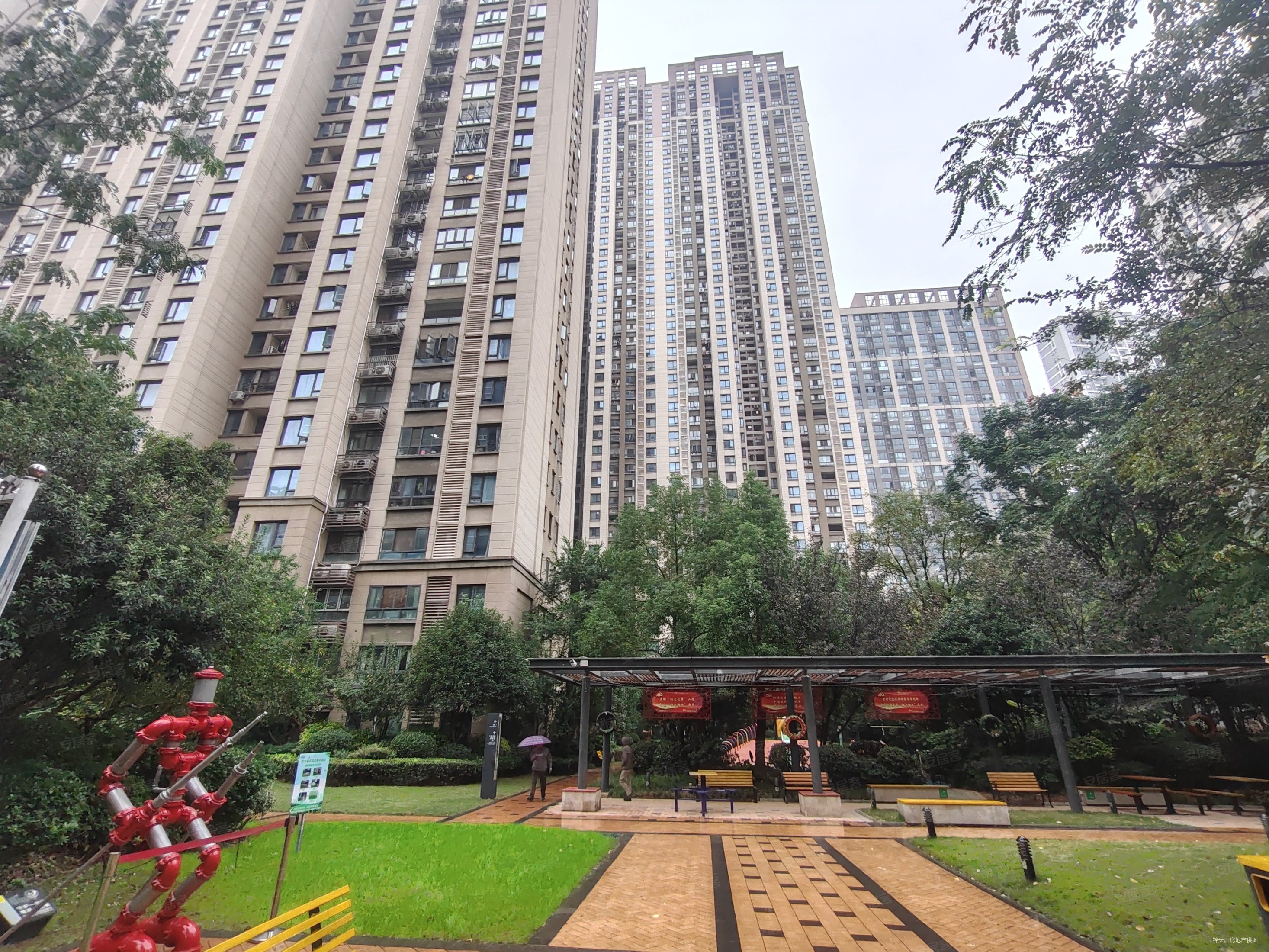 徐东销品茂 16建商品房 通透二房 环境好