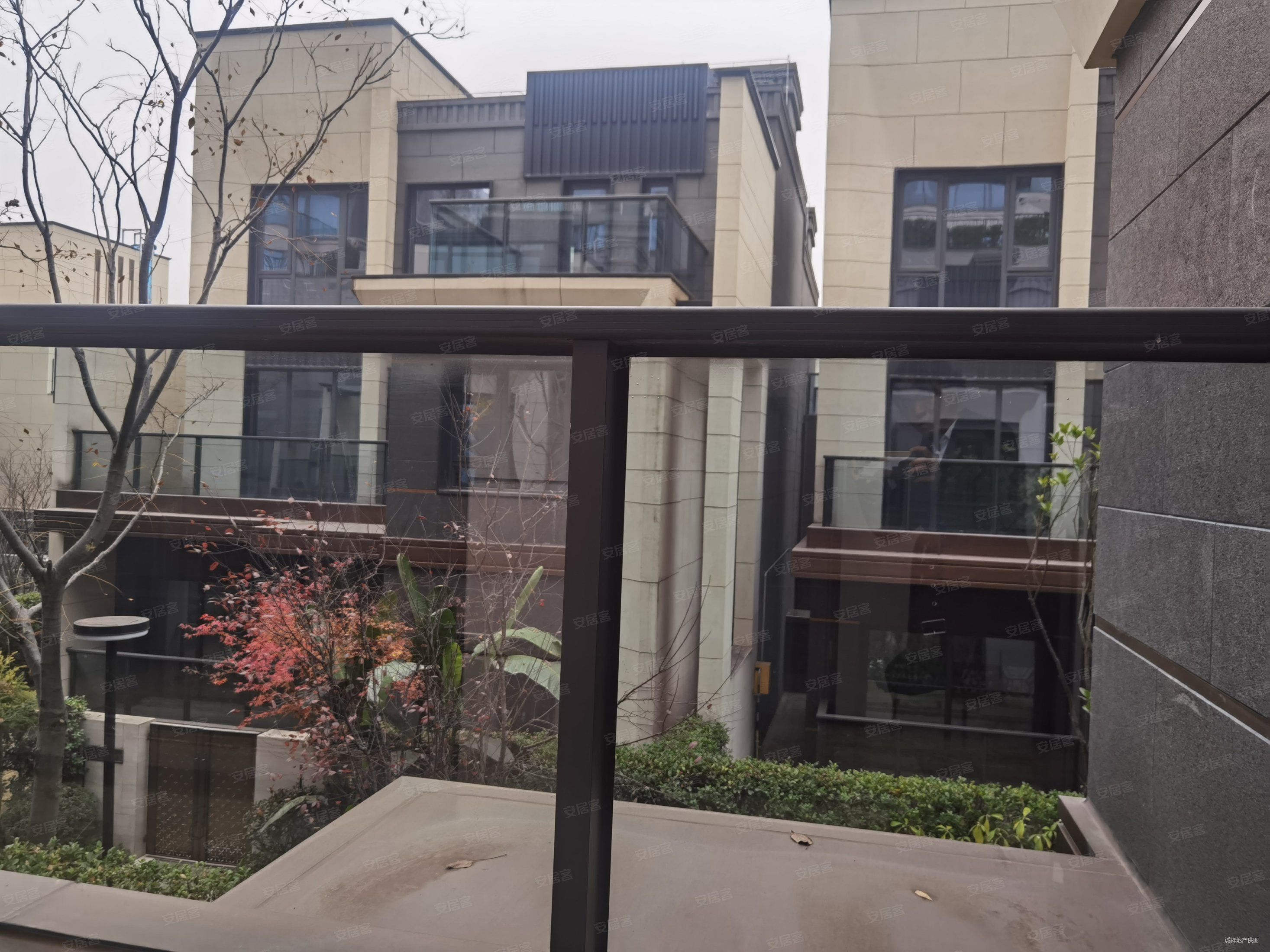 壹江郡江峯墅4室2厅5卫335㎡西540万