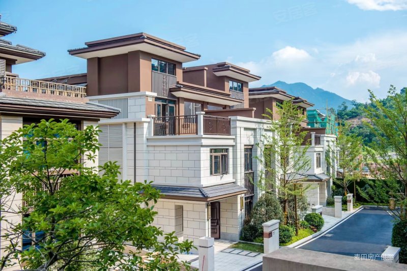 地铁口,联排别墅,视野无遮挡,套内350平,碧桂园高尔夫庄园二手房,215