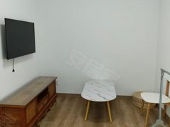 蓬莱紫荆山钟楼西路泰山府两室出租 有宽带 家具家电齐全拎包入住 1300每月出租房源真实图片