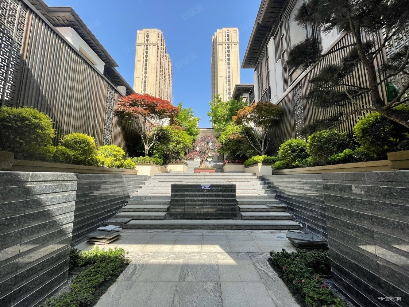 万达长安龙胤3室2厅2卫189㎡南北1300万