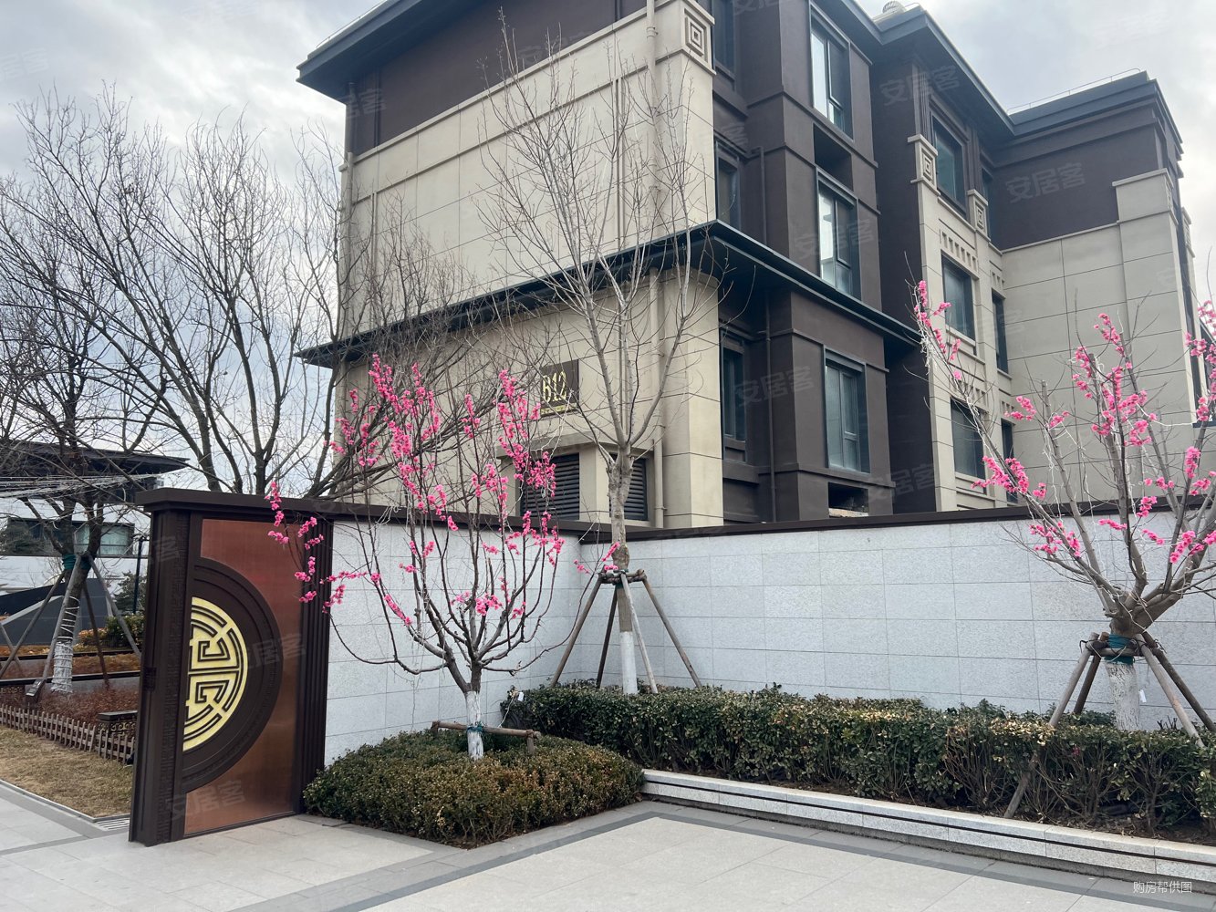 新希望锦麟玖玺电梯洋房实用面积两百多平方带阁楼室外阳台