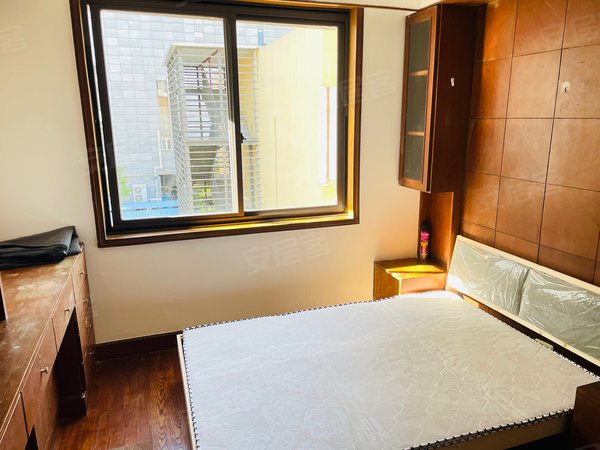 上海杨浦五角场大诚花苑五角场复旦旁~三房两厅两卫~看房方便 可长签