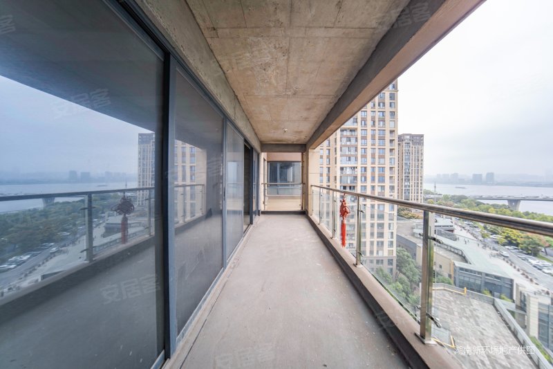 390w湘熙水郡毛胚大五房 一线江景 改善住房带子母车位一个