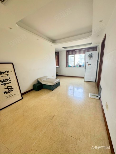 东湖公馆景观房  排边套188平3室2厅2卫中装当毛胚卖