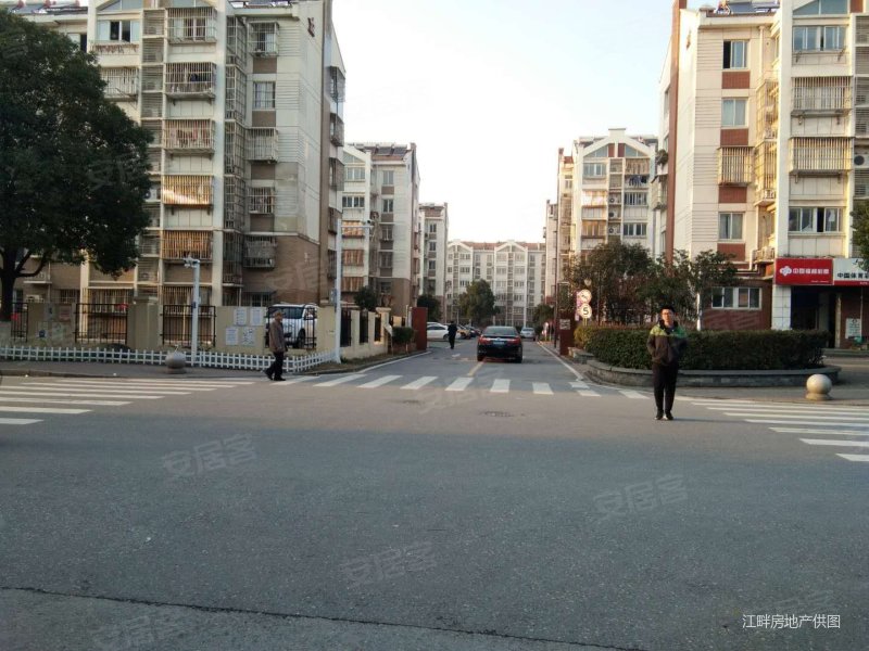 2字开头江畔人家一室一厅西边户满五年可过户做贷款