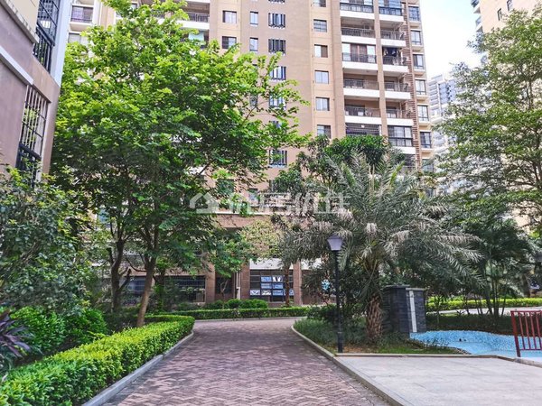 南宁良庆良庆镇五象大唐果免物业费 免停车费 大唐果2室 半配齐 带2台