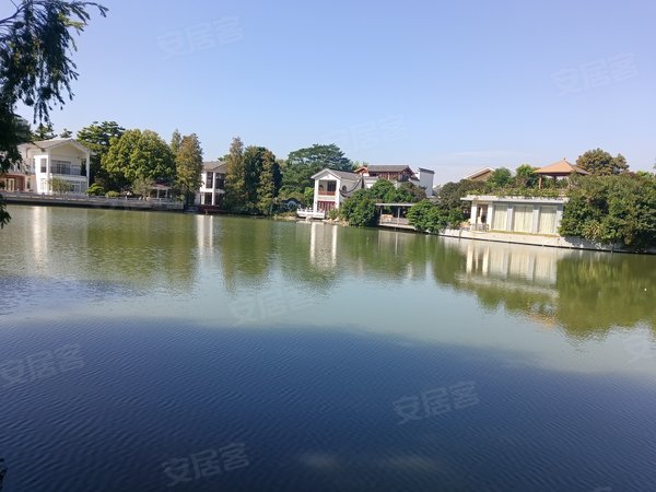 广州从化街口中心区逸泉山庄(别墅)逸泉山庄(别墅) 4室2厅3卫 豪华