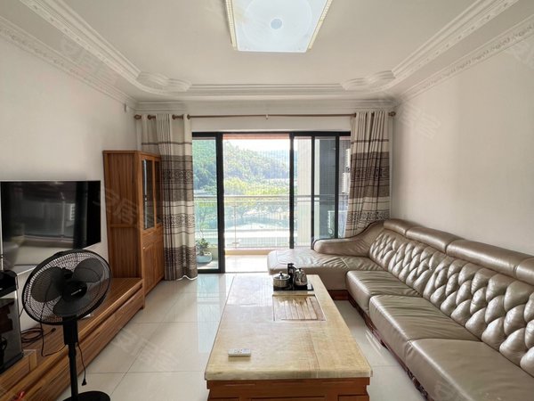 深圳龙岗南联运河蓝湾客厅双阳台 南北通透 拎包入住 看山景 住家安静