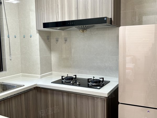 西双版纳景洪龙舟广场绿城春江明月市区 绿城春江明月 一室两厅 家电齐全 拎包入住 小区环境好出租房源真实图片