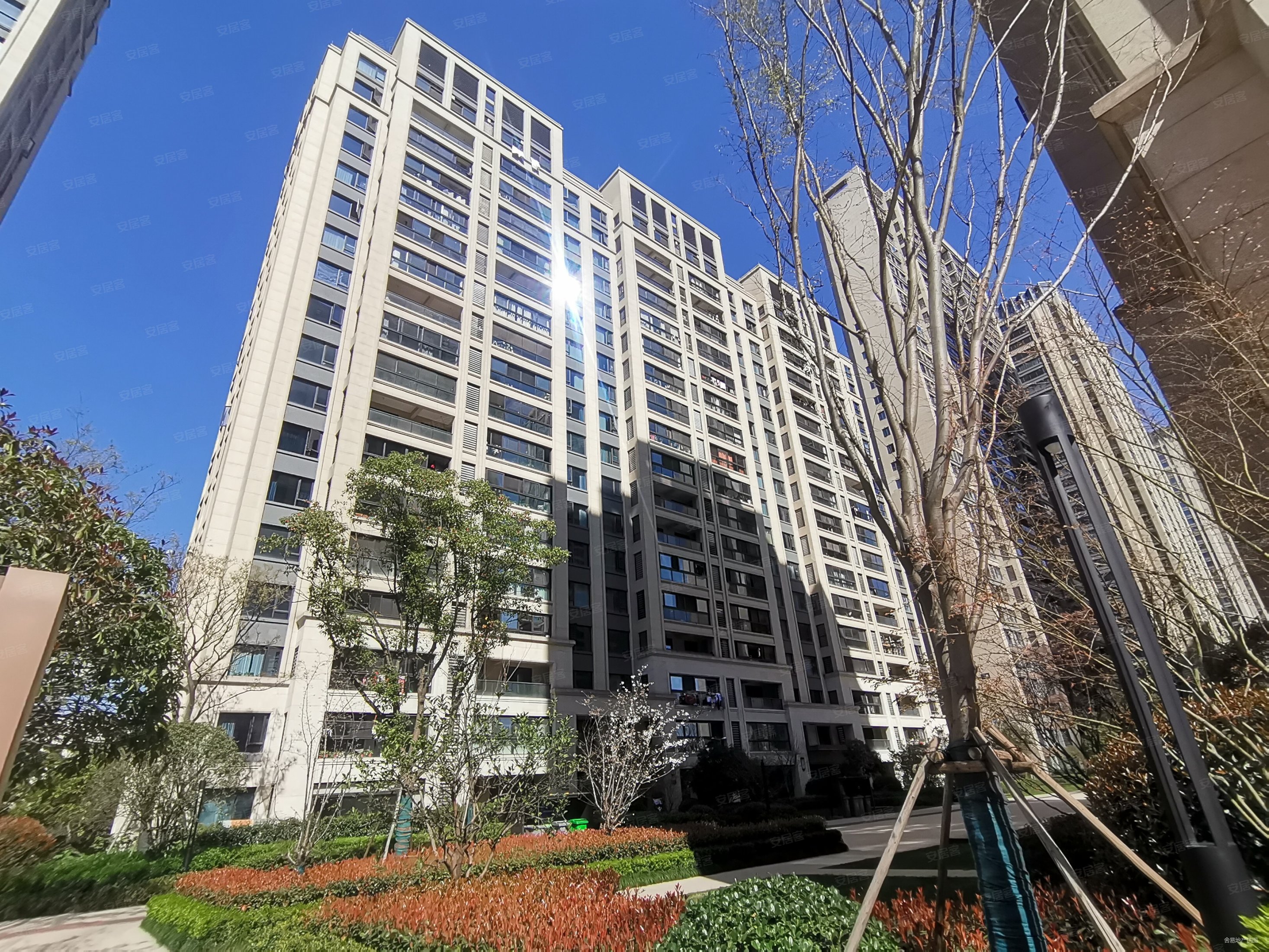 元垄城宁园131毛坯方320万满两年车位25万看房有密