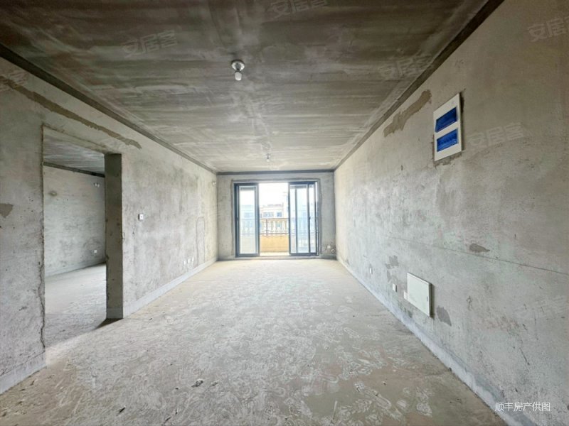 中交荣域毛坯电梯20楼115平72.88万有钥匙三房两卫