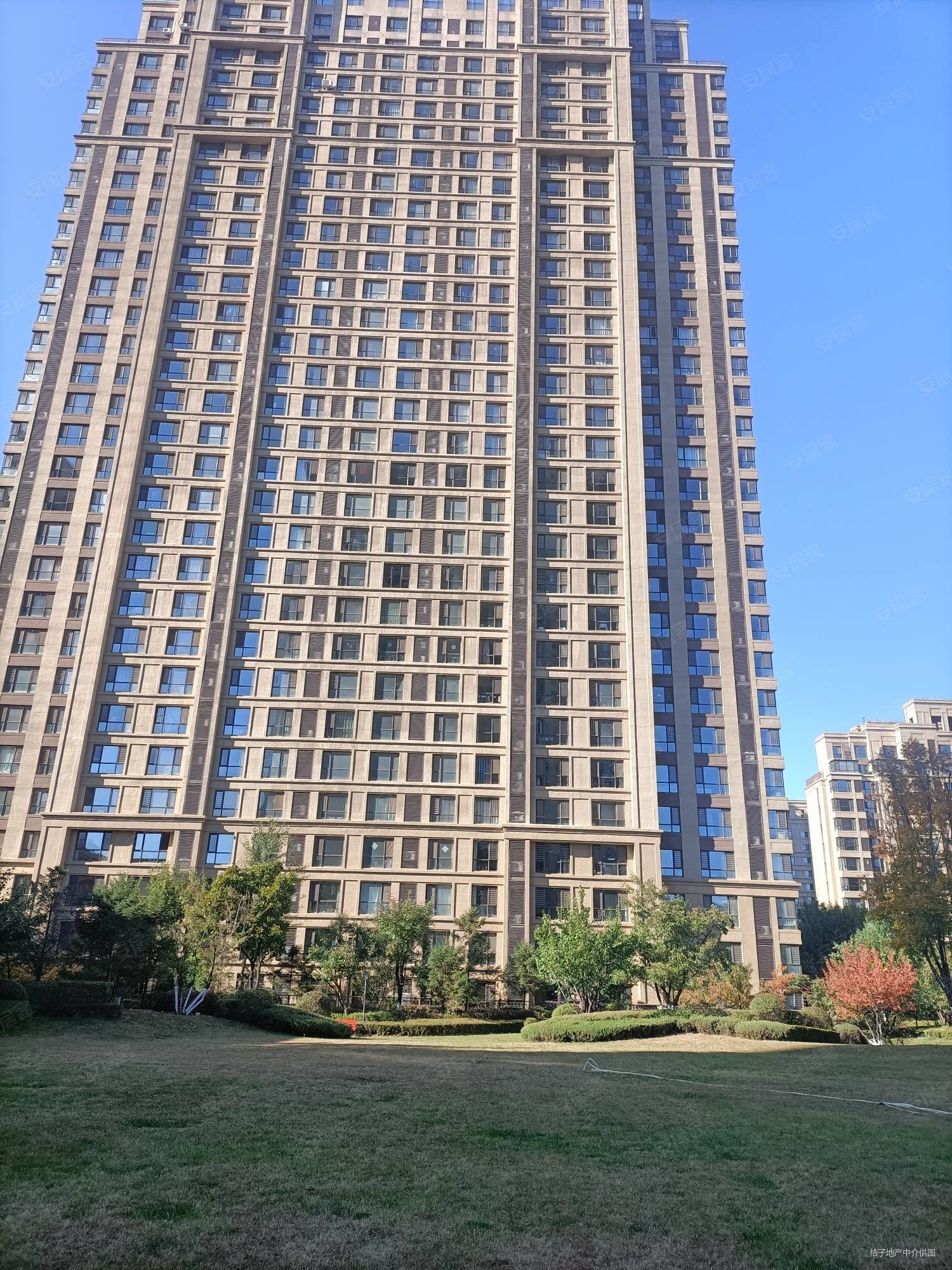 华润橡树湾二期电梯房中间楼层4室2卫采光好不把山