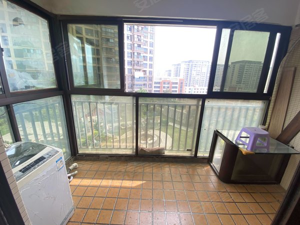 sm广场租房,s m 旁 伴山御景 精装公寓 家具齐全 看房方便,晋江租房