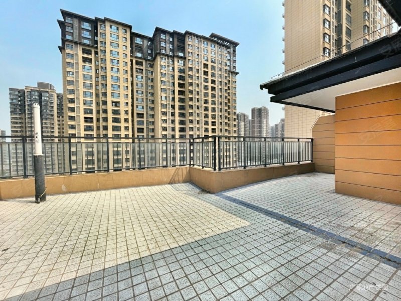 曲江二期天地源香都东岸洋房跃层750w客厅6米挑空看房约