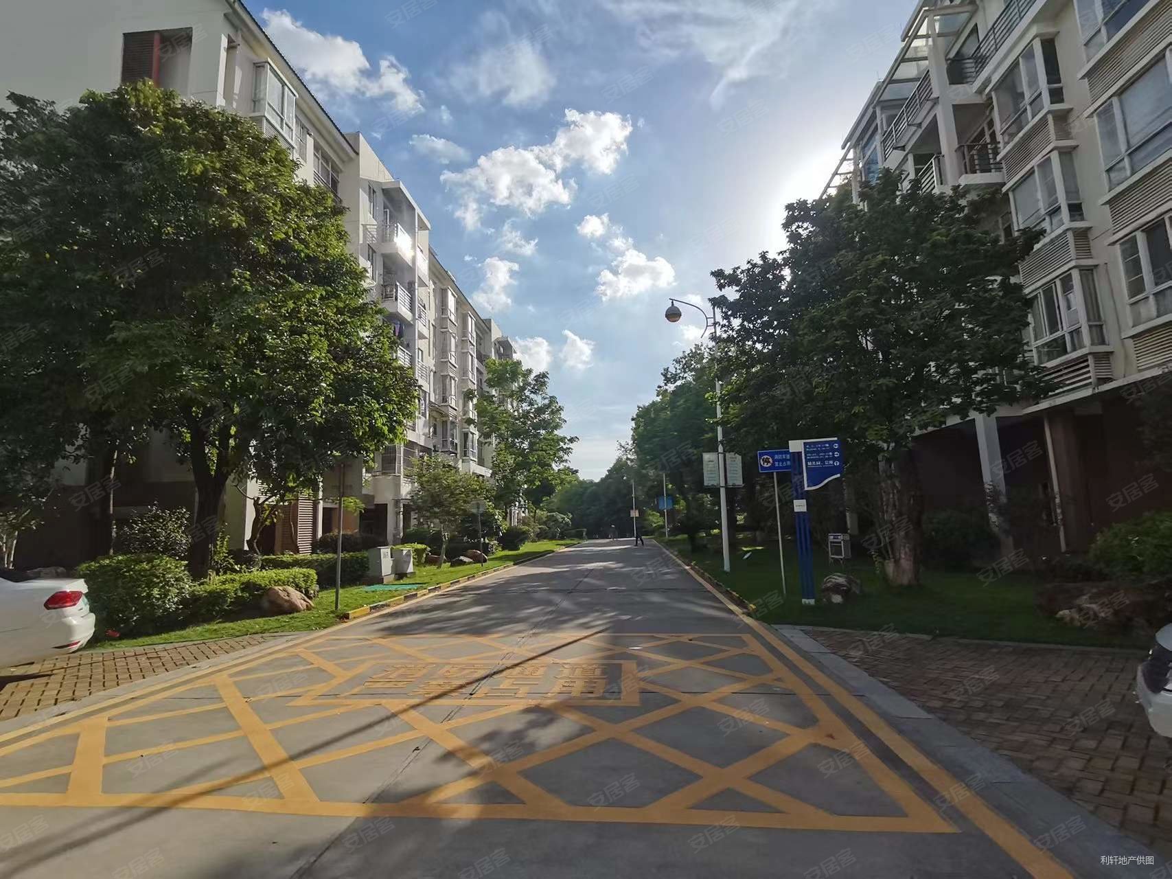 松湖花园4室2厅2卫178.39㎡南北880万