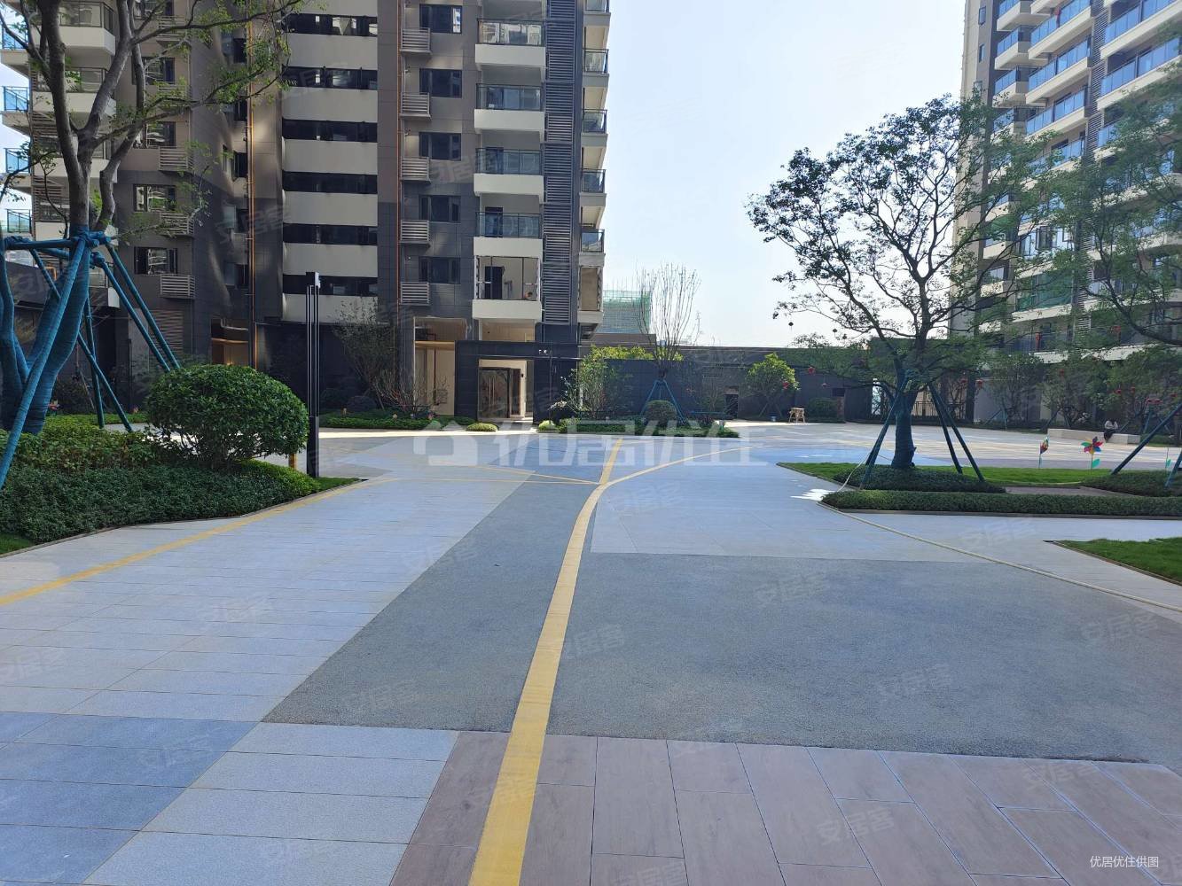 领秀广场毛坯4房采光好楼层好急出