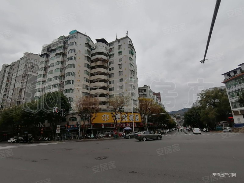 北门这地方精装修单价5999电梯房十几楼,三房朝南,冬暖夏凉,安福小区