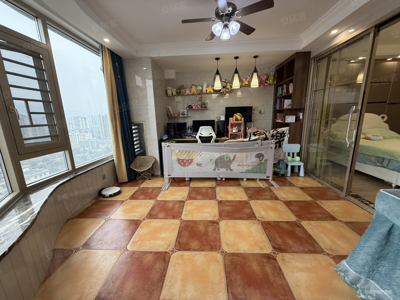 御学府小区4室2厅2卫144㎡东南128.8万