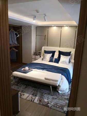 西海岸 远大购物广场 loft复式公寓 层高4.88米