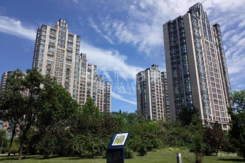 裘马都五居室,双层设计,北向可烧烤,南向可种花.