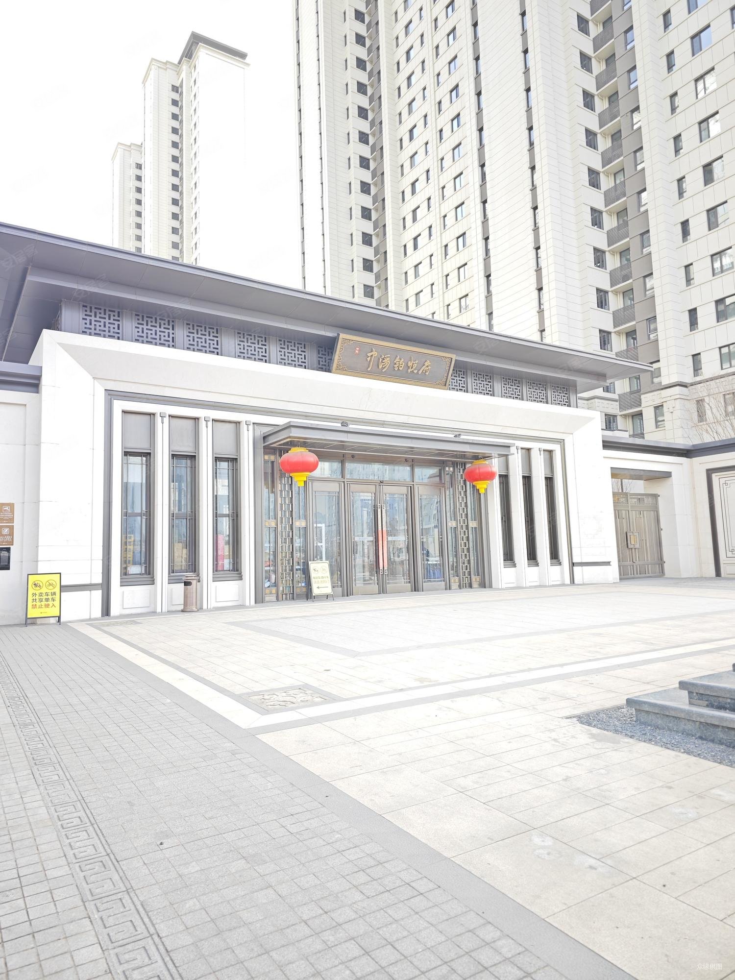 停车方便 带电梯 南向采光好 次新小区 近医院,中海铂悦府二手房,228