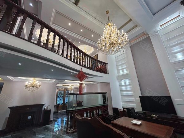 上海松江松江新城檀香花苑(别墅)泰晤士旁别墅大花园可办公居住直播