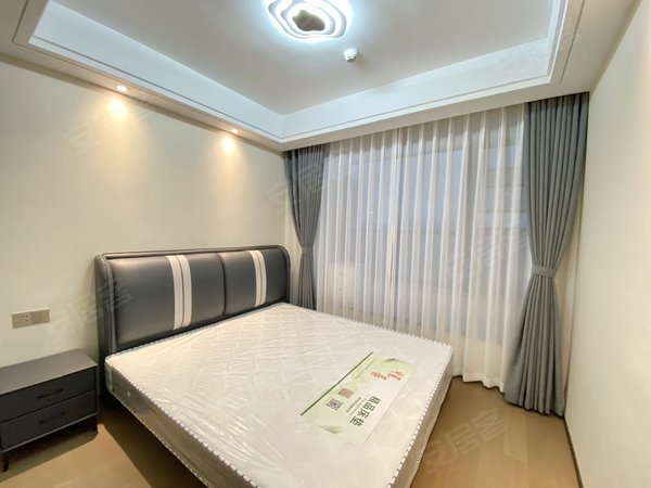 大悦城旁 滨融府大平层4房 业主非常好说话 图片实拍送车位