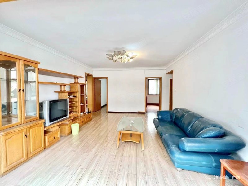 国贸中心 好房急售 4 房 2 卫 后面就是宝海公园