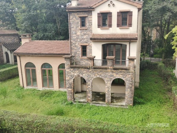 青城山独栋别墅花园200平,地面三层带私家车库和露台,海航中国集锦润