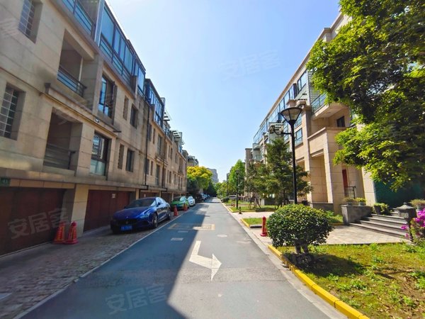 上海普陀真如金沙商务广场(金沙御墅)金沙御墅 6房3厅4卫 可住 可办公