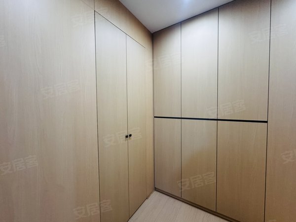 金华婺城湖海塘映湖华府金华罕见大平层6房超大客厅落地窗超大衣帽间全屋智能家居房源多出租房源真实图片