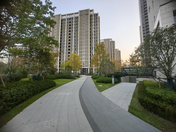 苏州高新区科技城大悦澜庭4室2卫大横厅,近星悦里商场,有轨电车