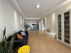 弥勒新世界佛城广场全新装修 拎包入住 装修保养好 家具家电齐全 视野开阔出租房源真实图片
