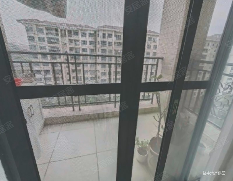 恒创恒福花园~3居室~空间大~低楼层~主卧客厅朝南~看房有钥