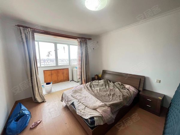 上海浦东三林凌云公寓6号线 灵岩南路200米 精装全配 电梯两房一厅 俺