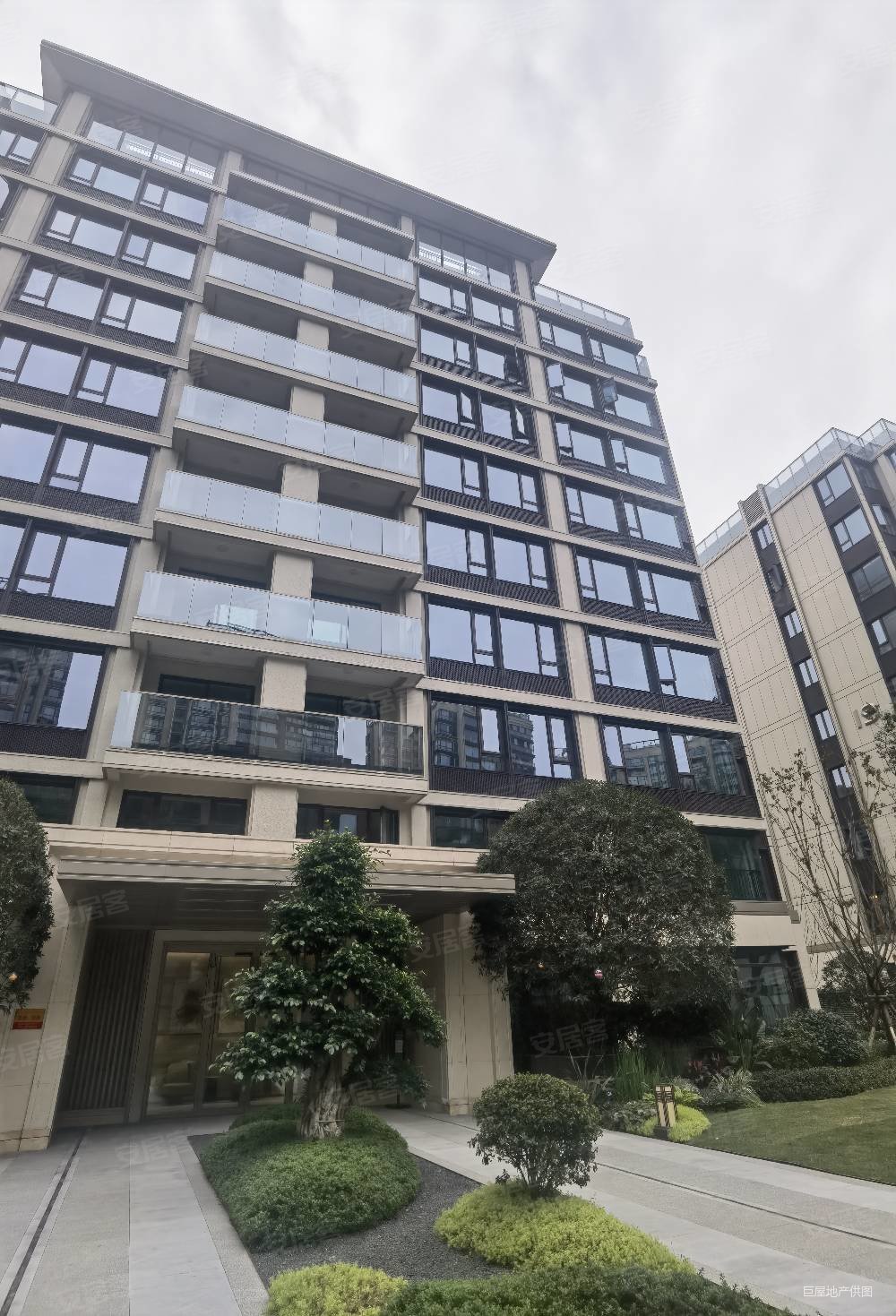 中间楼层 看房,万科公园5号二手房,1300万,6室2厅,3卫,260平米-成都