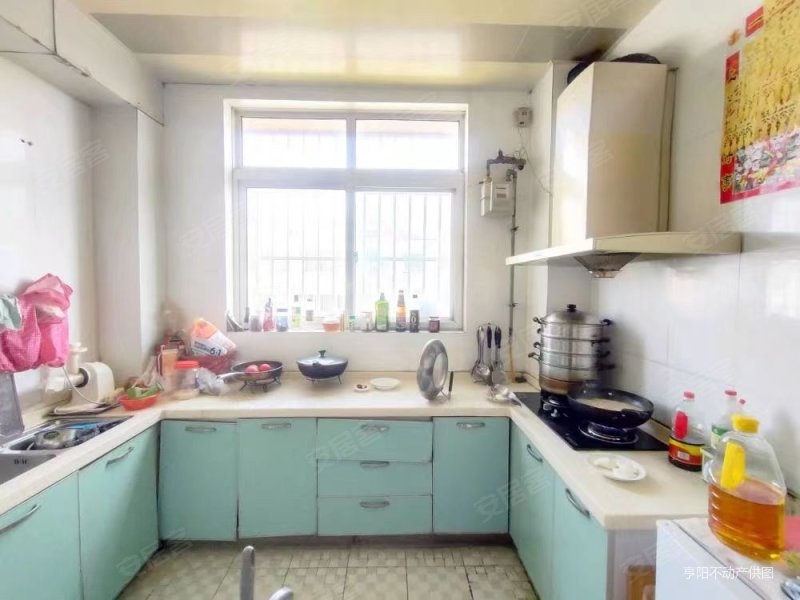 正阳路四季花园132平带车库56万