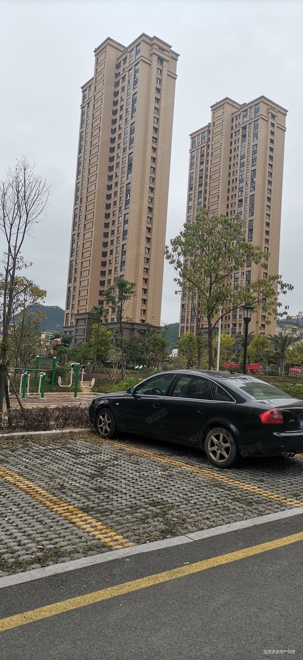 水岸观溪3室2厅2卫122.97㎡南180万