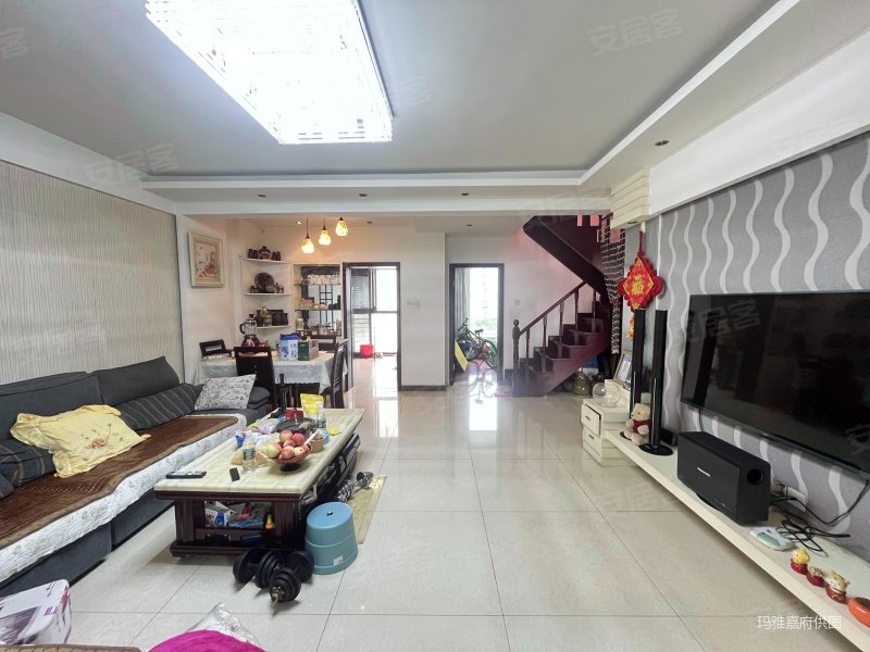 东山国际 电梯小高层 顶跃带双花园  满五   无大税