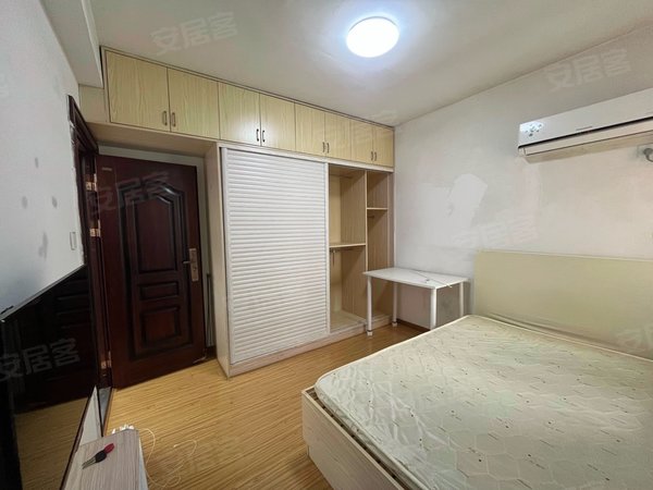 杭州余杭老余杭江南雅居余杭镇中心带电梯两房带大阳台随时看房出租