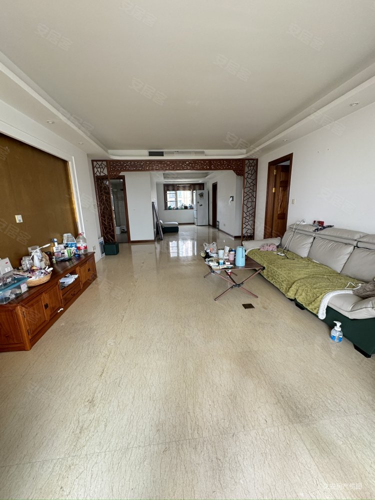 东湖公馆景观房  排边套188平3室2厅2卫中装当毛胚卖