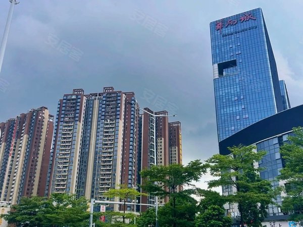 平湖租房,华南城商圈复式3房商住两用带车位近万达广场有钥匙随时看