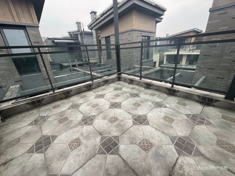 揽山墅 精装合园别墅 连底3层 有天有地 中庭位置