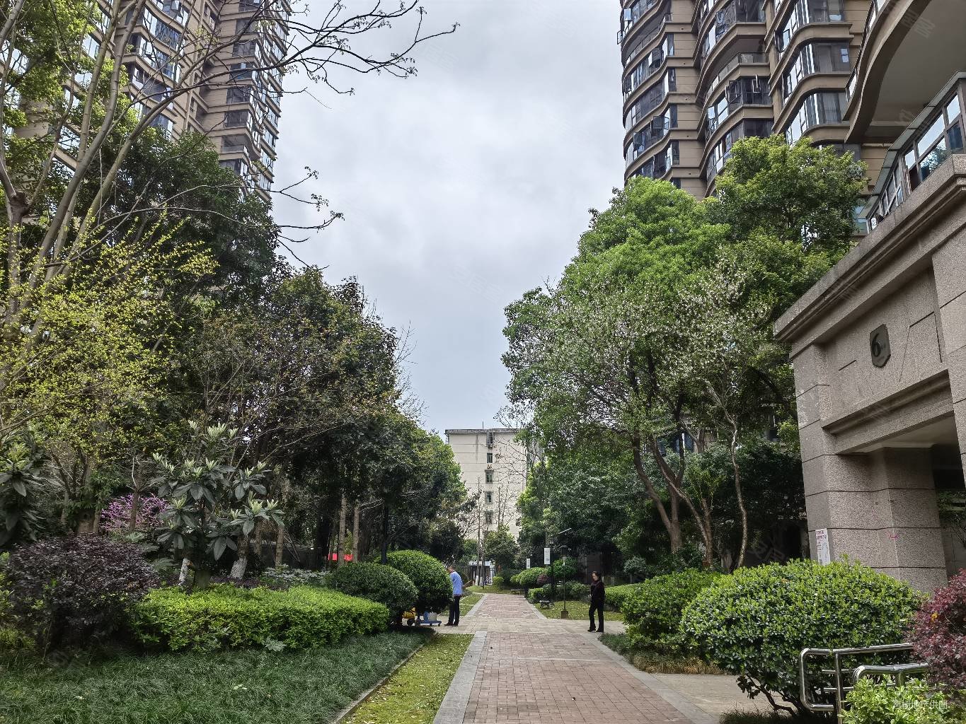 红橡华园5室2厅4卫360.86㎡南北728万